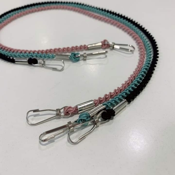 Adjustable Mask Holder Kids and adults - Picture 2 of 4